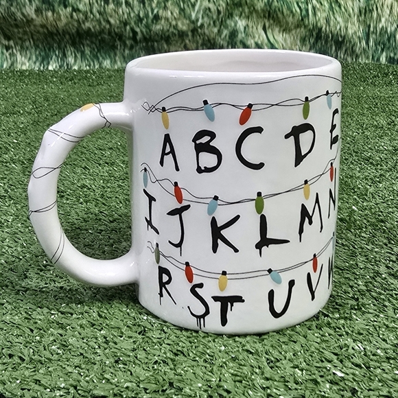 Stranger Things Core Home Christmas String Lights 18fl.oz Mug NEW! - Picture 2 of 11